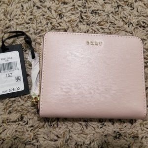 DKNY - BRYANT SMALL LEATHER ZIP-AROUND WALLET